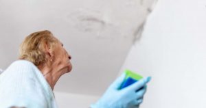 cleaning-up-dangerous-fungus-from-a-wet-wall